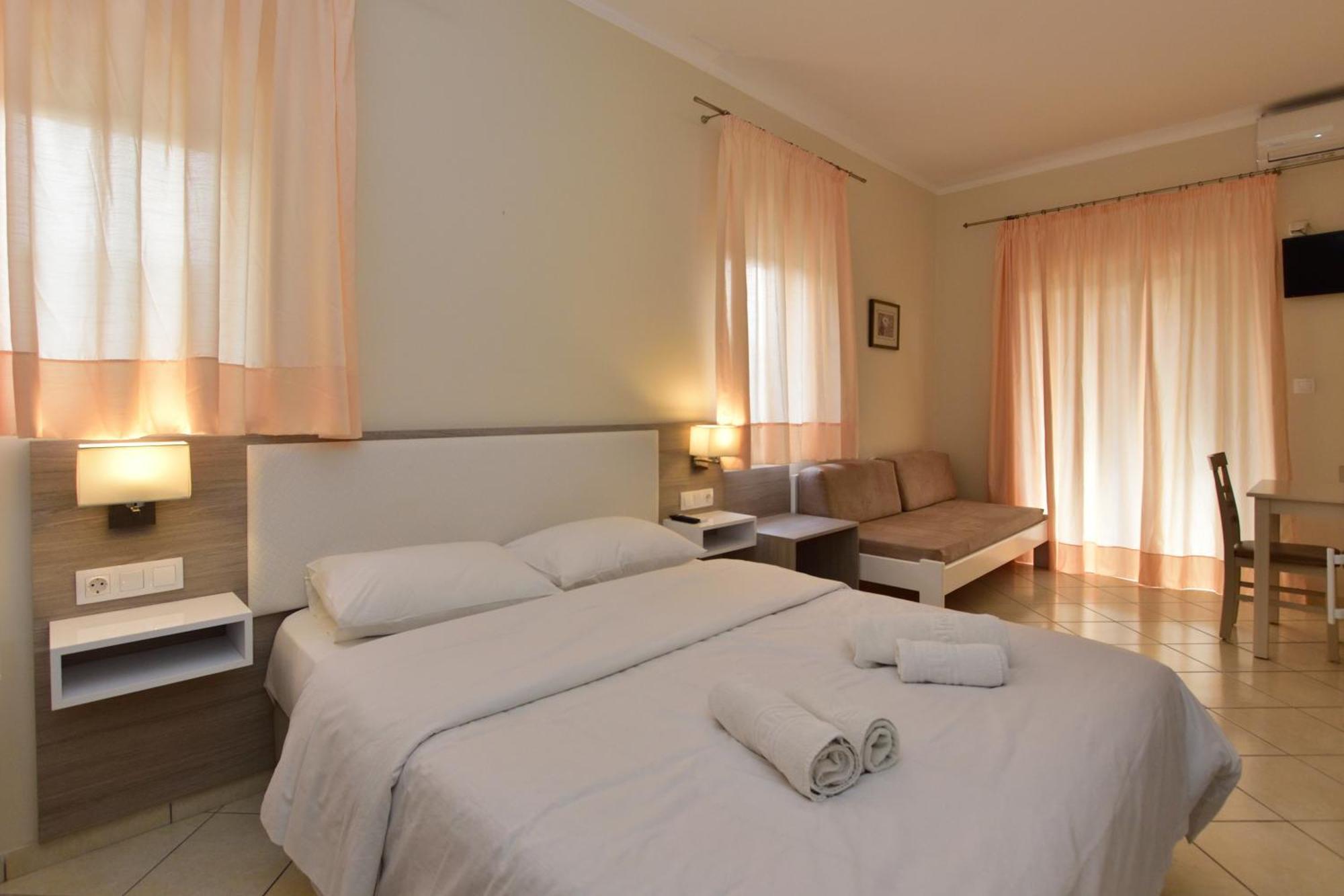 Flisvos Rooms Palaiochora Exteriér fotografie