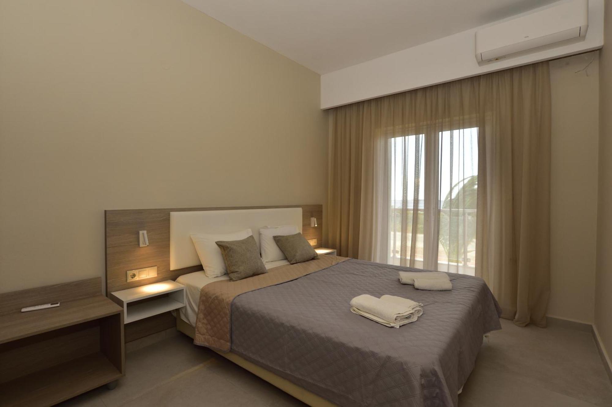 Flisvos Rooms Palaiochora Exteriér fotografie